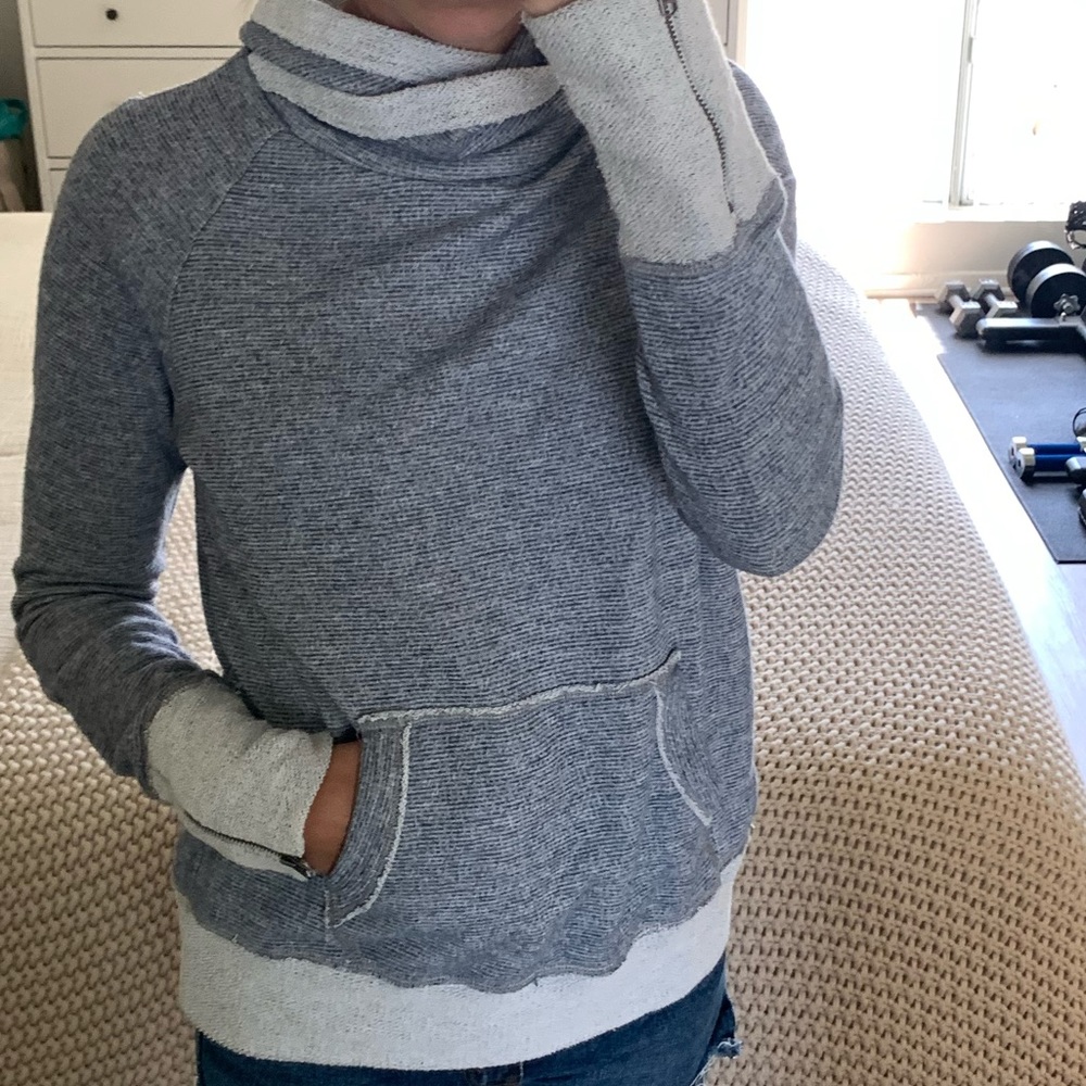 Abercrombie and Fitch Pullover Sweatshirt